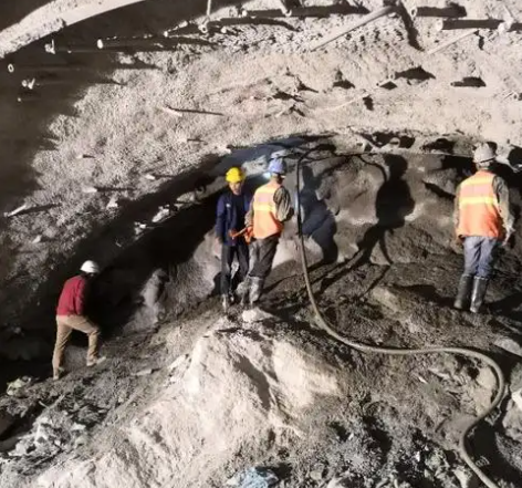 徐闻隧道拱顶带模注浆料，微膨胀注浆料的特点及施工工艺